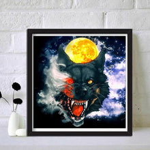 Load image into Gallery viewer, Wolf and Moon - Full Drill Round Drill - 30x30cm
